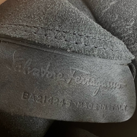 Black suede Ferragamo with pouch - Picture 2 of 7